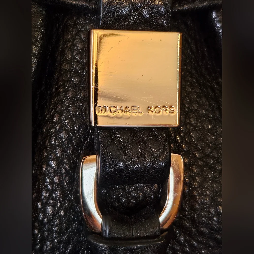 Michael Kors Small Pebbled Leather Crossbody Bag! - Picture 2 of 12